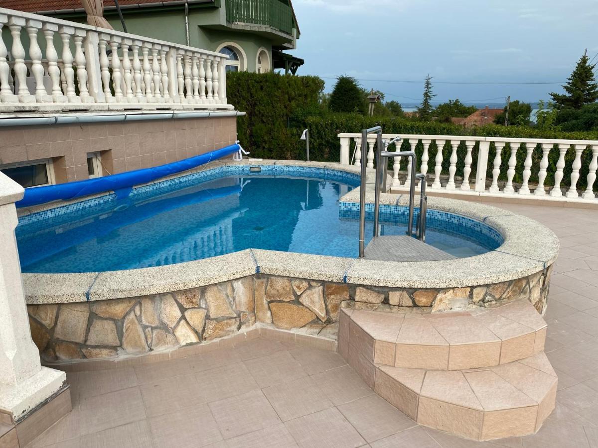 באלאטונפורד A- Villa מראה חיצוני תמונה